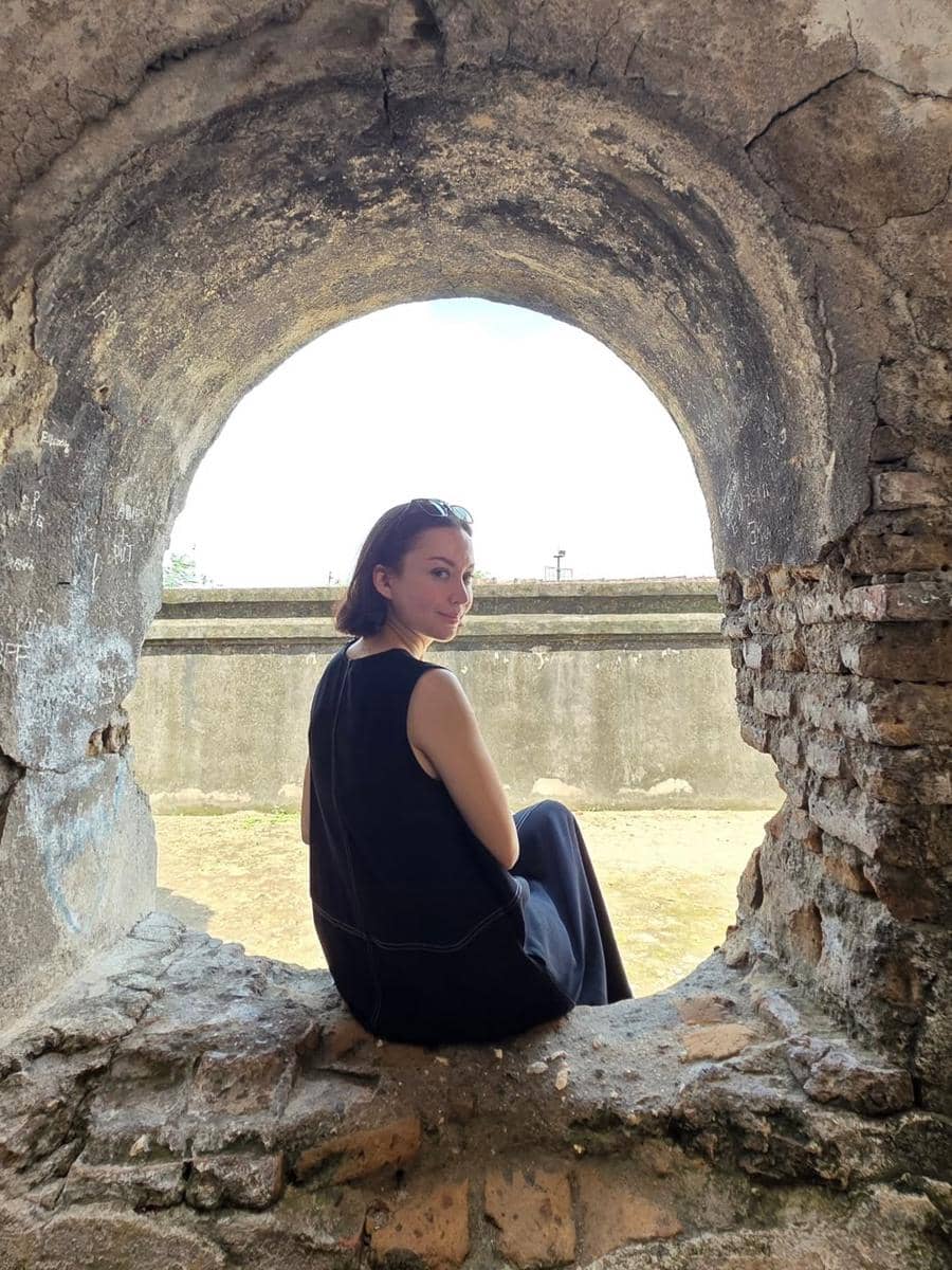 Karina Nadila ajak keluarga jalan-jalan di Taman Sari.