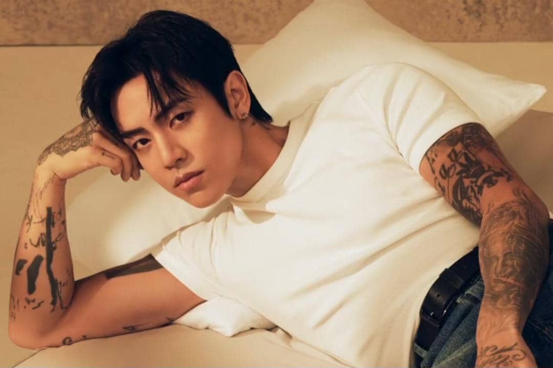 DPR IAN berpose untuk Alchemist Fragrance 