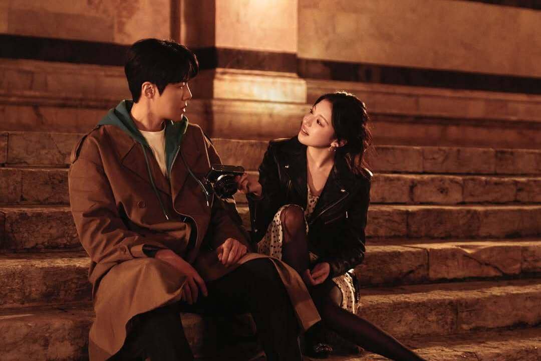 Kim Seon Ho dan Go Youn Jung di Can This Love Be Translated?