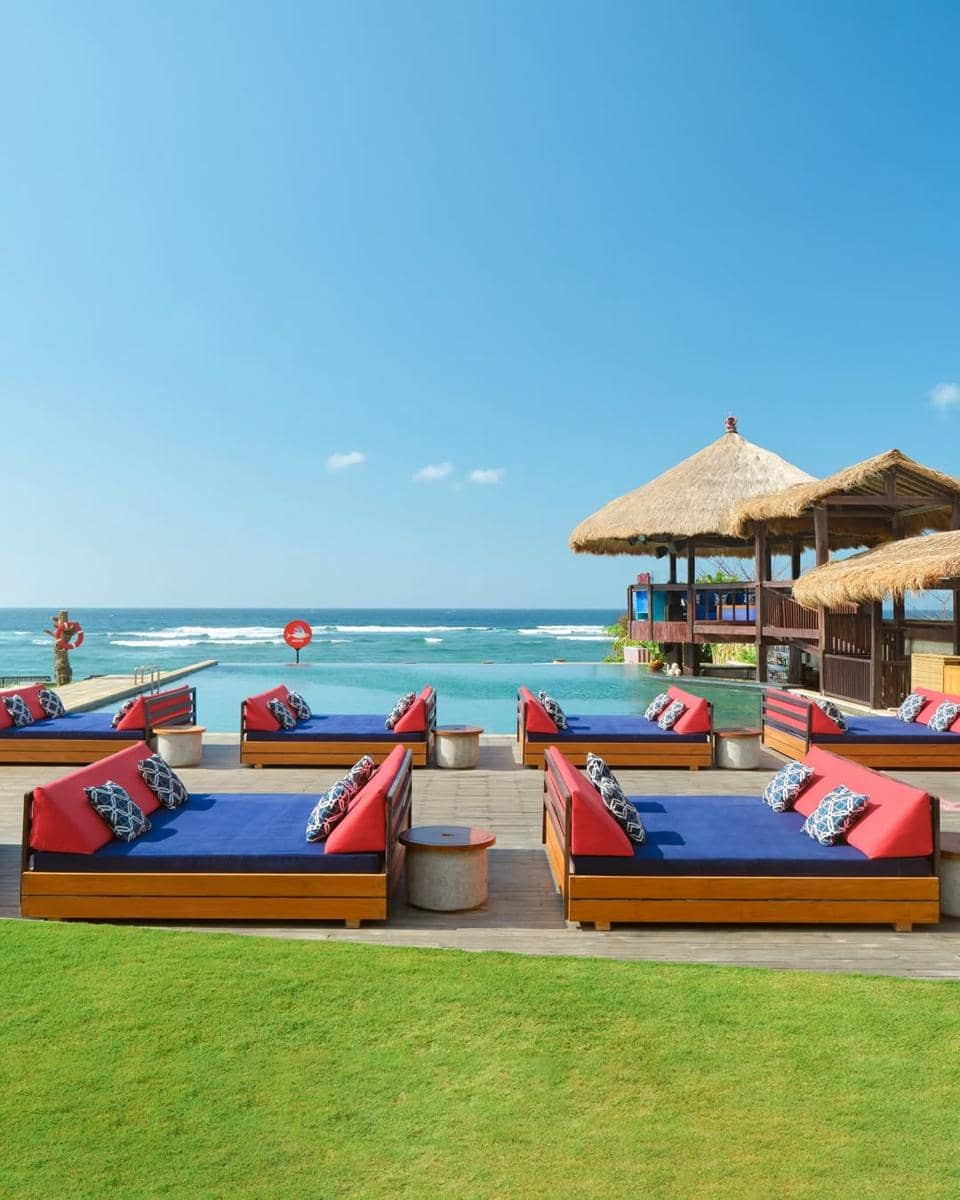 suasana di Roosterfish Beach Club (instagram.com/roosterfishbeachclub)