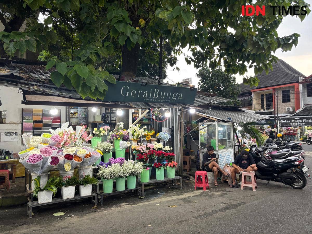 Penjual bunga di Kotabaru Yogyakarta, Senin (26/1/2026)