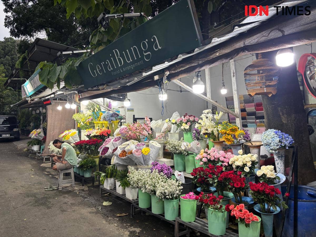 Penjual bunga di Kotabaru Yogyakarta