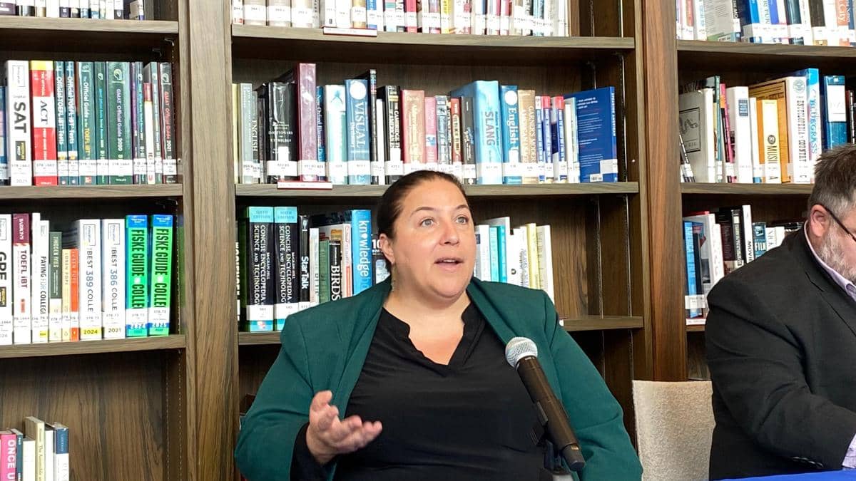 Agricultural Counselor USDA FAS, Lisa Ahramjian dalam press briefing Rasa Amerika di Kedubes AS Jakarta.