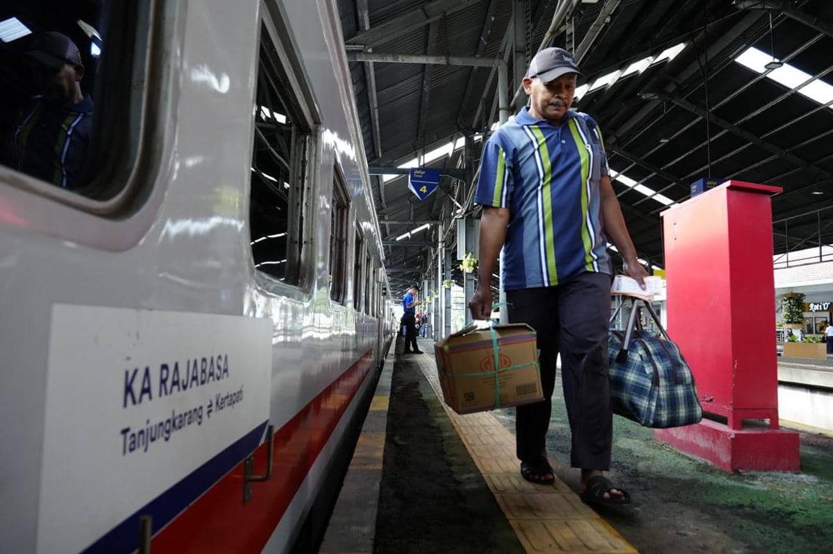 Aktivitas penumpang kereta api pada KAI Divre IV Tanjungkarang