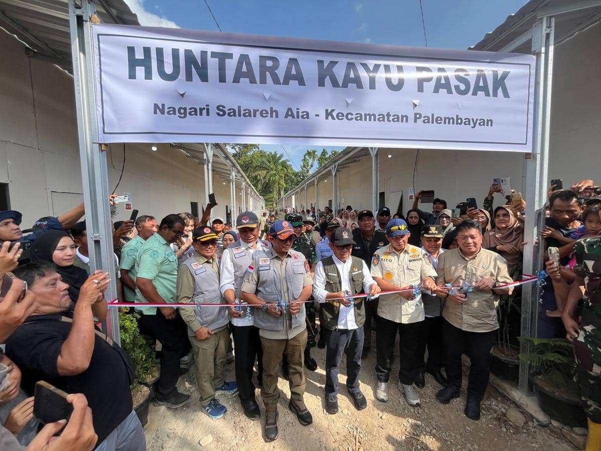 Peresmian salah satu Huntara yang ada di Sumbar