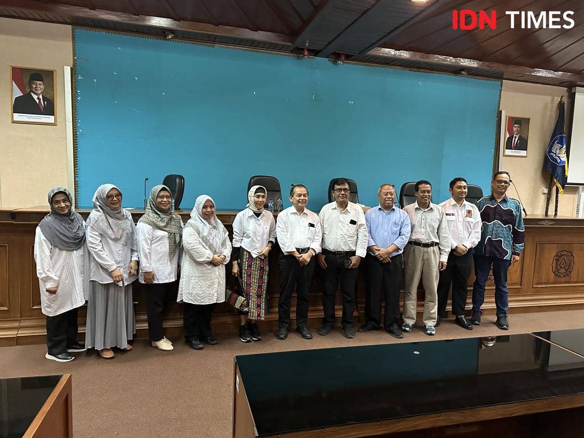 Sembilan Guru Besar UNS yang akan dikukuhkan pada Selasa (27/1/2026). (IDN Times/Larasati Rey)