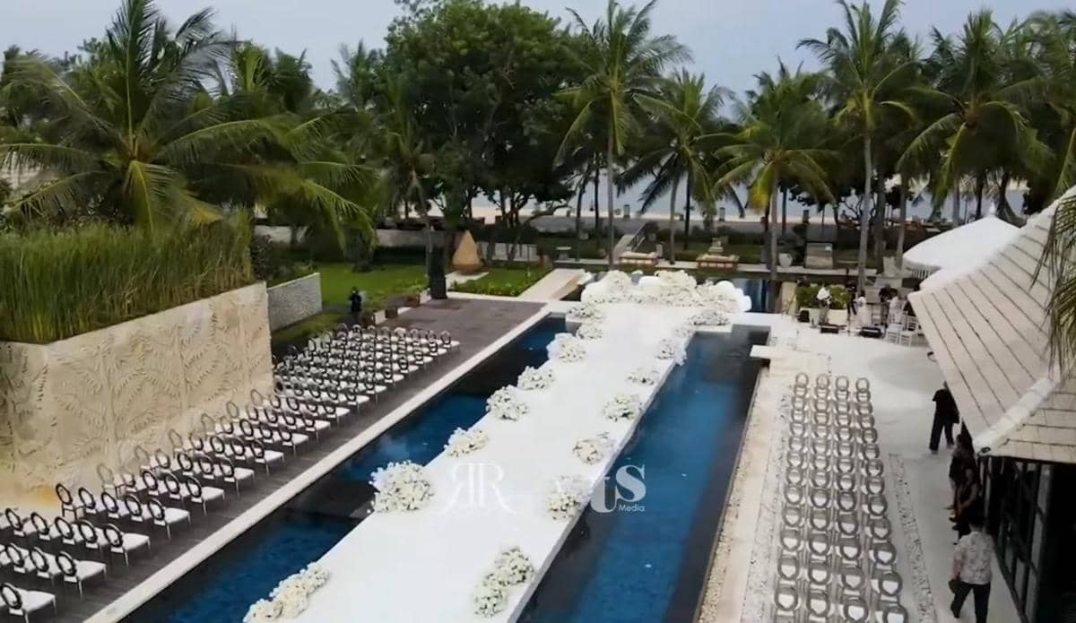 Pemberkatan nikah Ranty Maria dan Rayn Wijaya