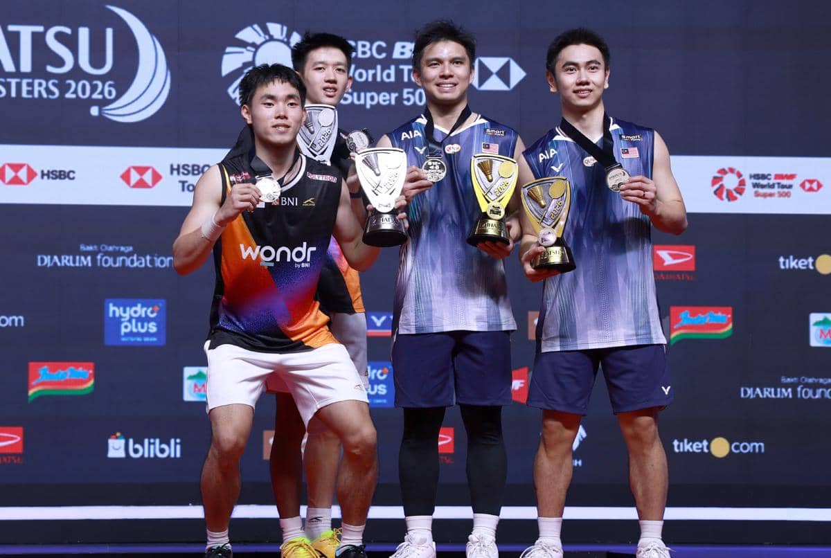 Raymond Indra/Nikolaus Joaquin dan Goh Sze Fei/Nur Izzuddin di podium ganda putra Indonesia Masters 2026 