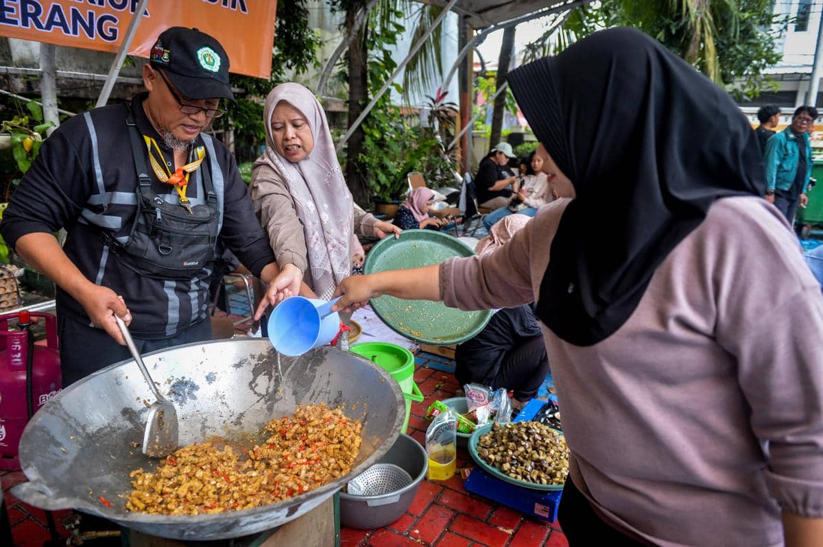 Kantor Kecamatan Periuk, Kota Tangerang menjadi salah satu posko siaga banjir 