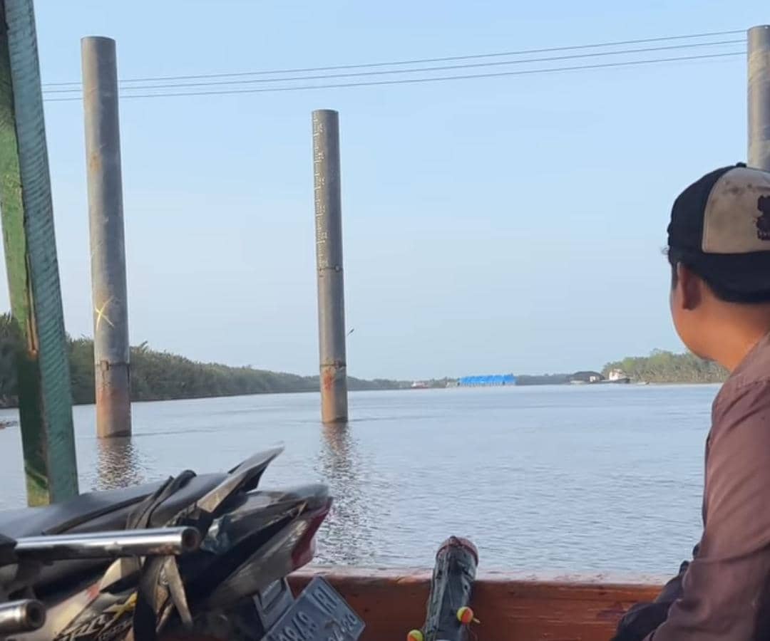Kondisi tiang pancang Jembatan P6 Lalan usai disenggol tongkang batubara.