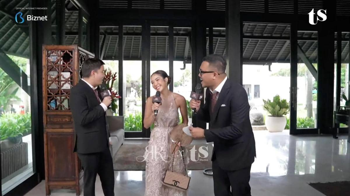 Gaya Seleb di Pemberkatan Ranty Maria-Rayn Wijaya