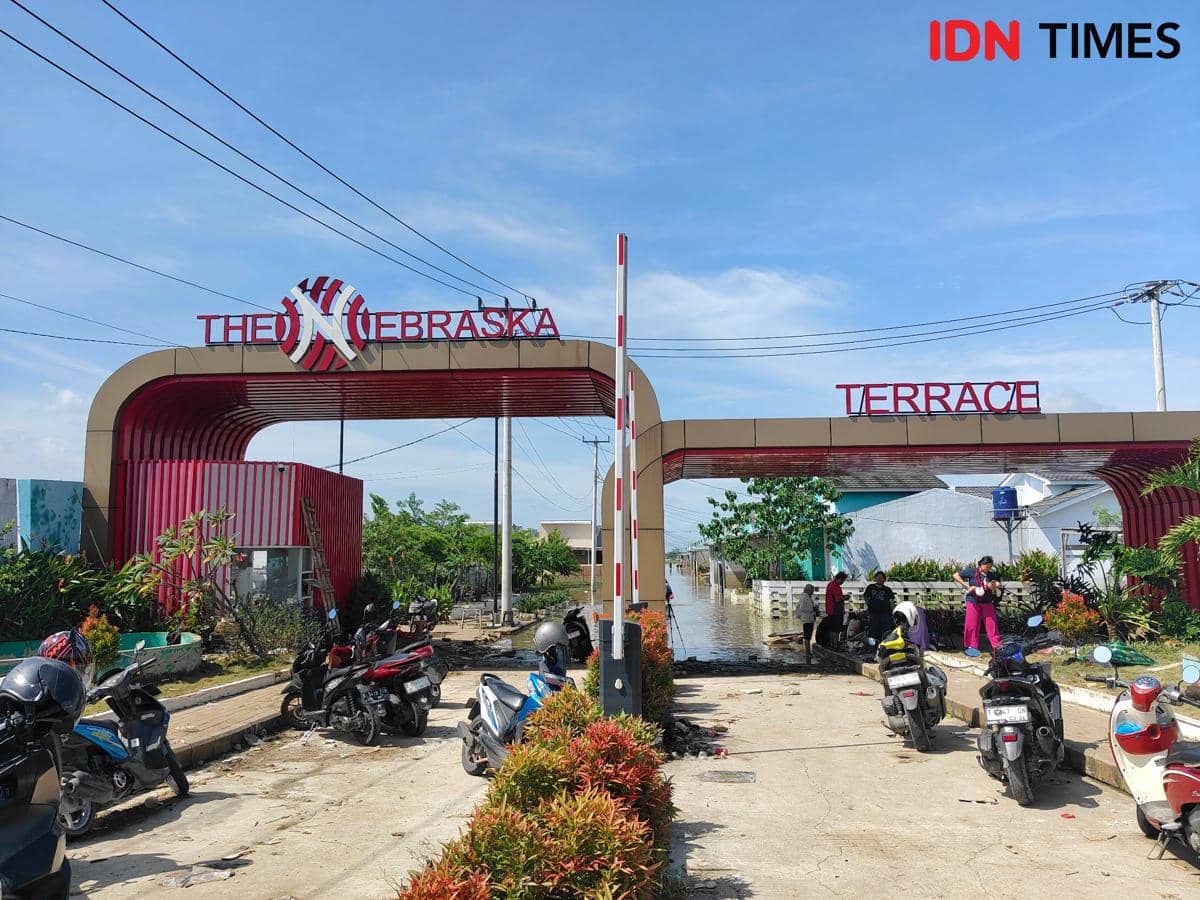 Banjir di perumahan subsidi Bekasi. (IDN Times/Imam Faishal)