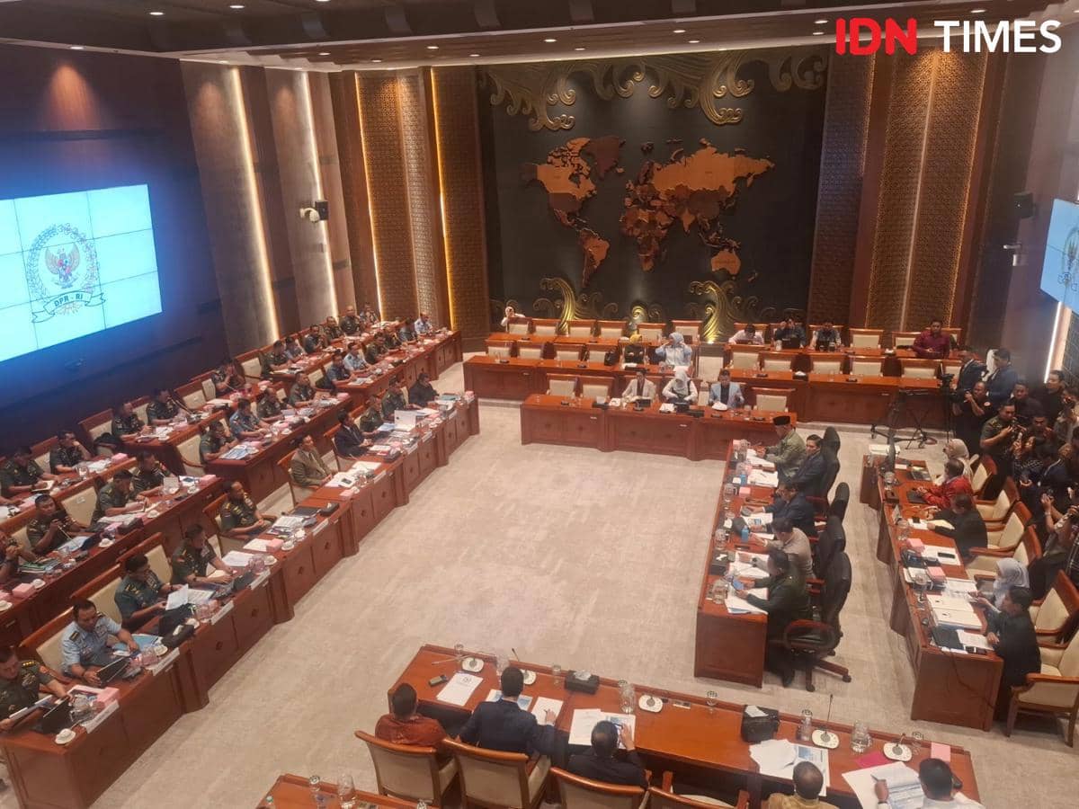 Rapat Komisi I DPR RI bersama Menhan, Panglima TNI dan Kepala BIN. 