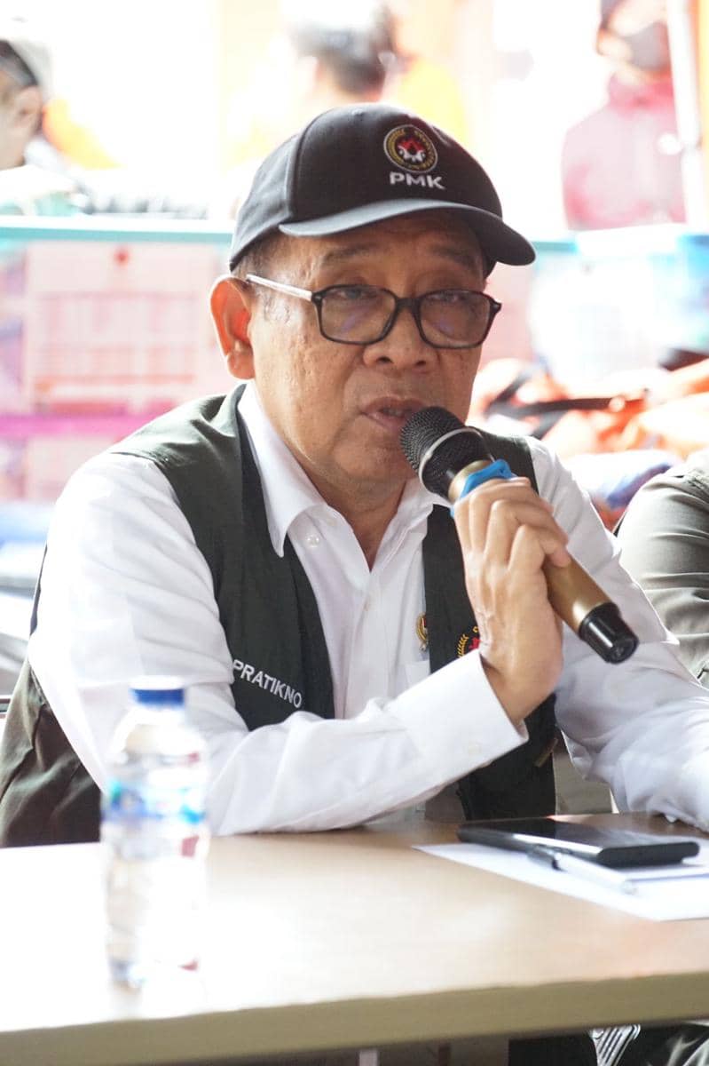 Menko PMK Pratikno mengunjungi lokasi longsor Cisarua