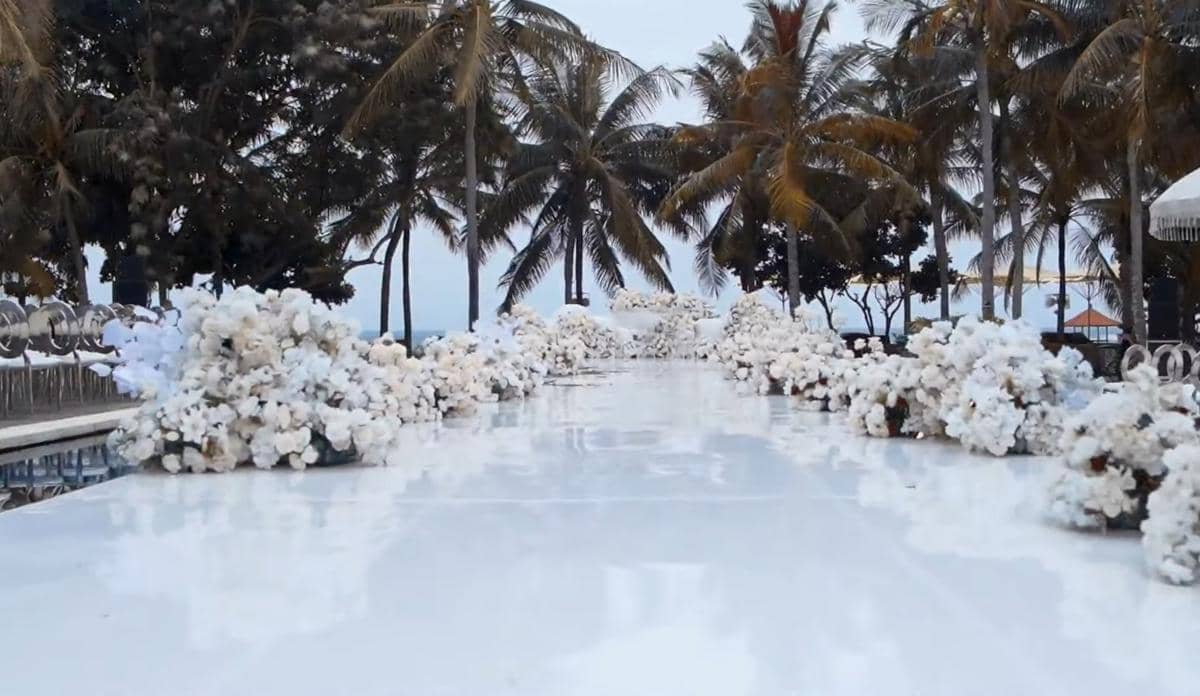 Pemberkatan nikah Ranty Maria dan Rayn Wijaya