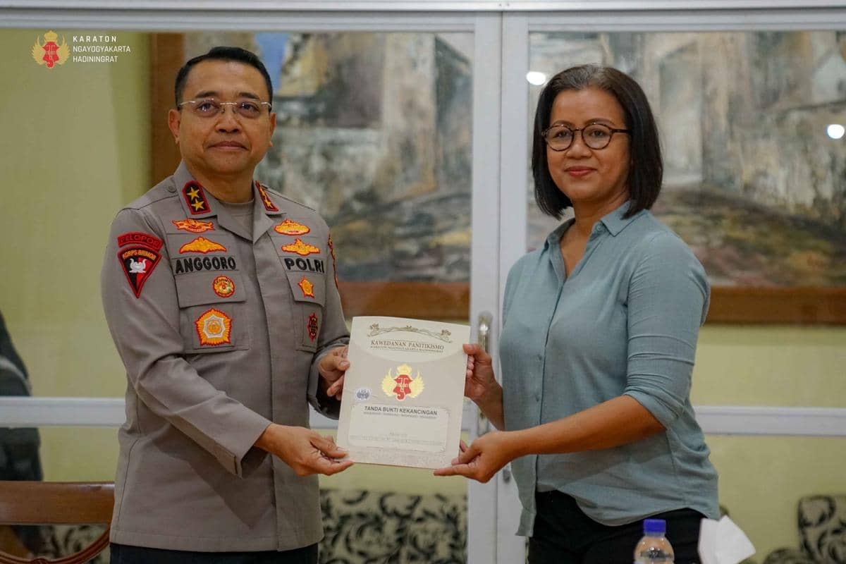 Keraton Yogya Serahkan Serat Kekancingan untuk Mapolda DIY Baru. (Dok. Keraton Yogyakarta)