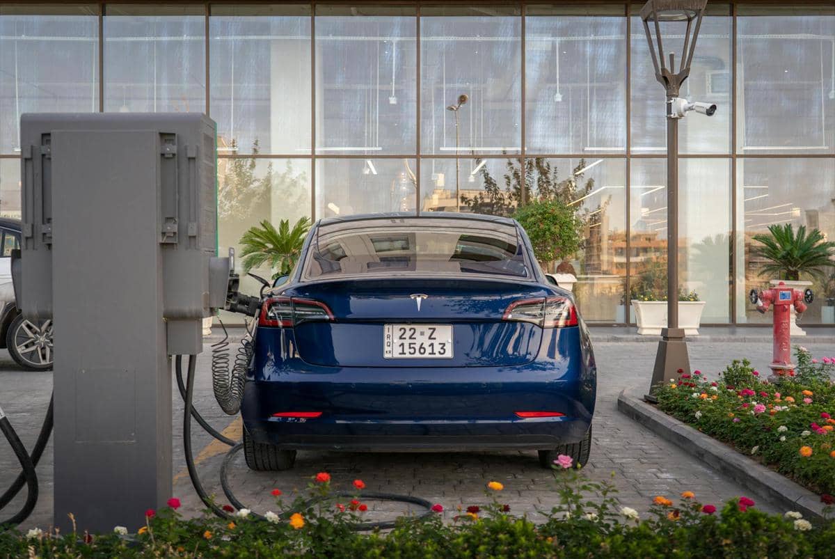 ilustrasi mobil listrik 