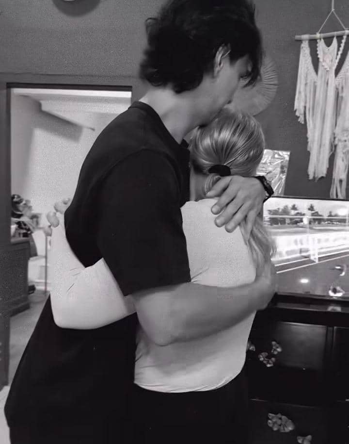 Marcell Darwin pertama kali umrah