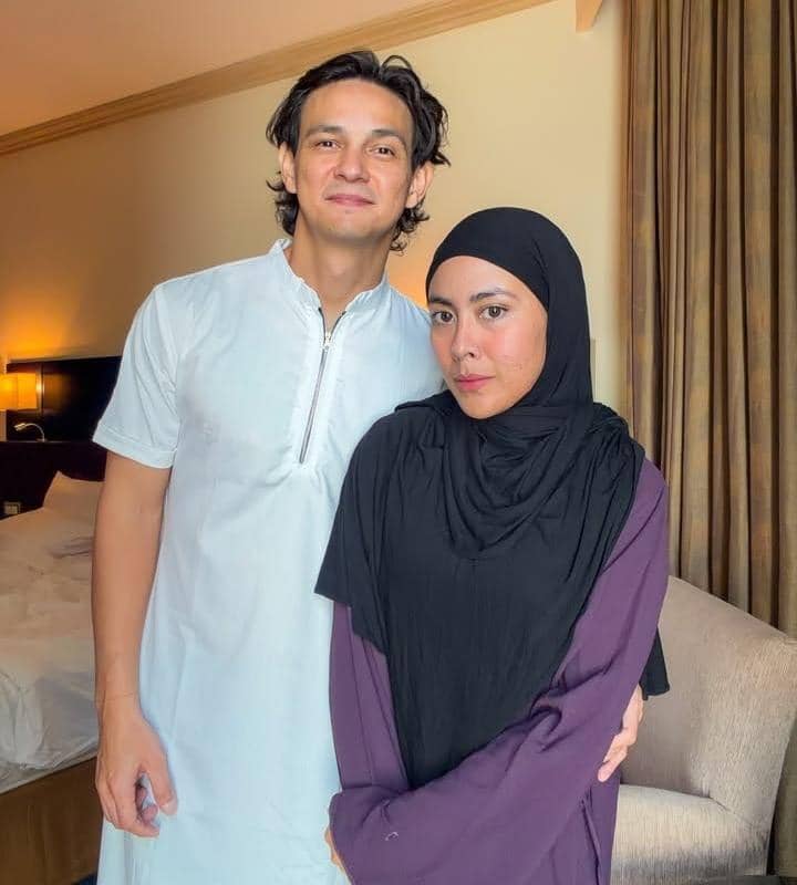 Marcell Darwin pertama kali umrah