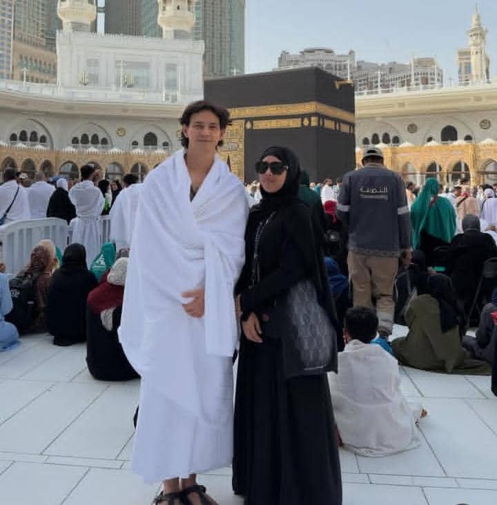 Marcell Darwin pertama kali umrah