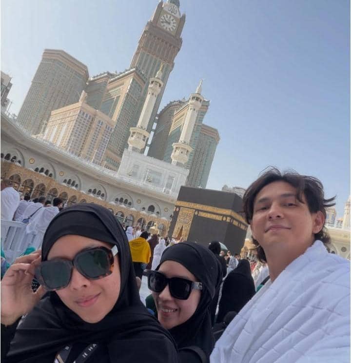 Marcell Darwin pertama kali umrah