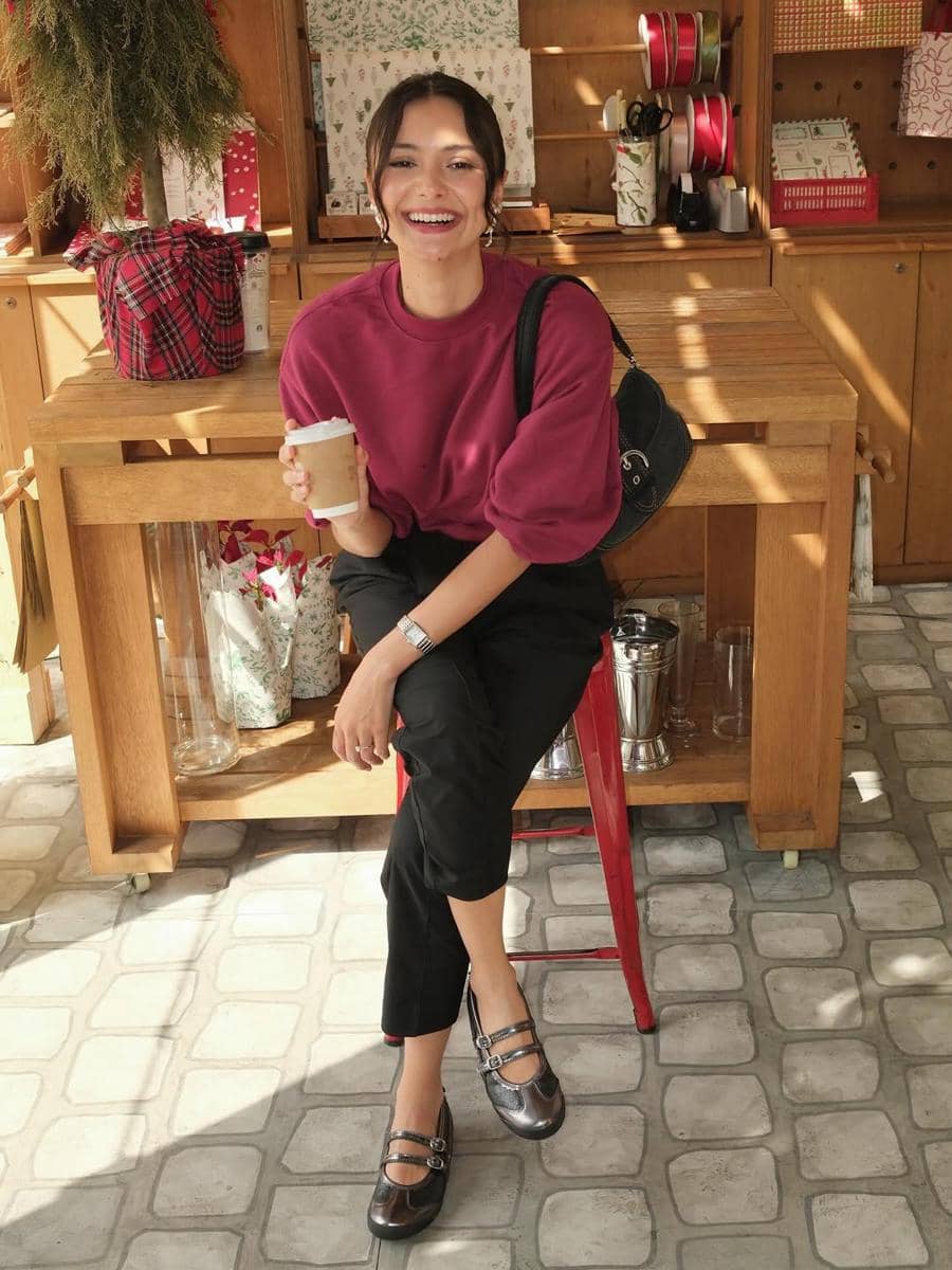 gaya kasual minimalis ala Amanda Rawles