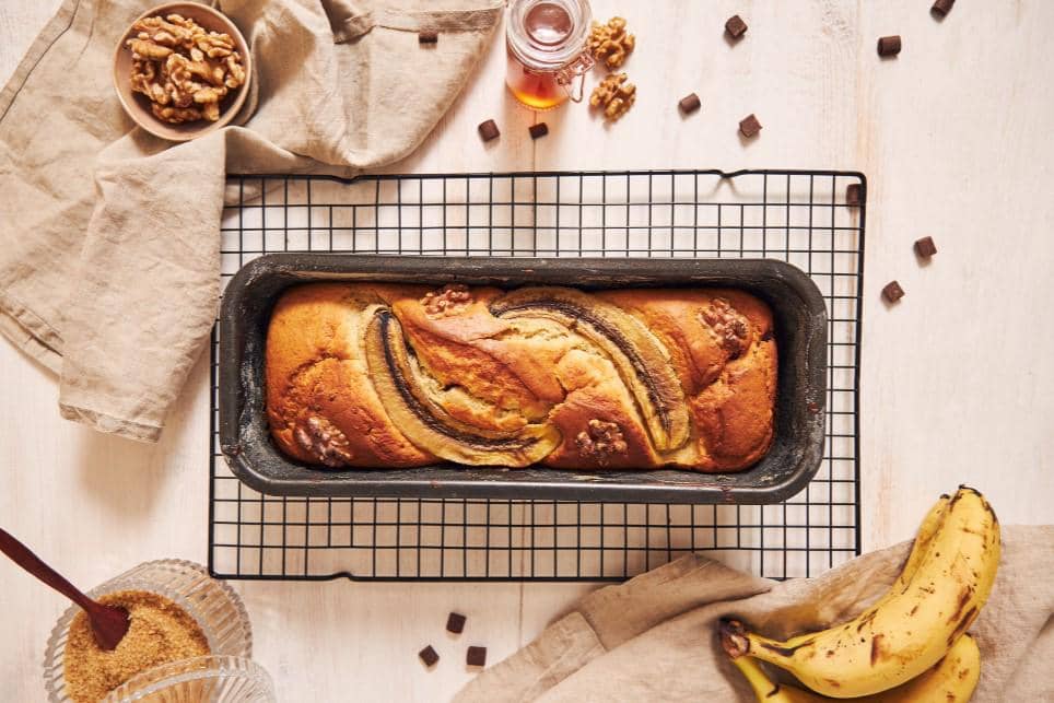 ilustrasi banana walnut cake 