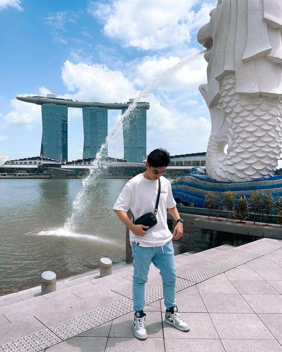 Gaya Celana Jeans ala Rayn Wijaya