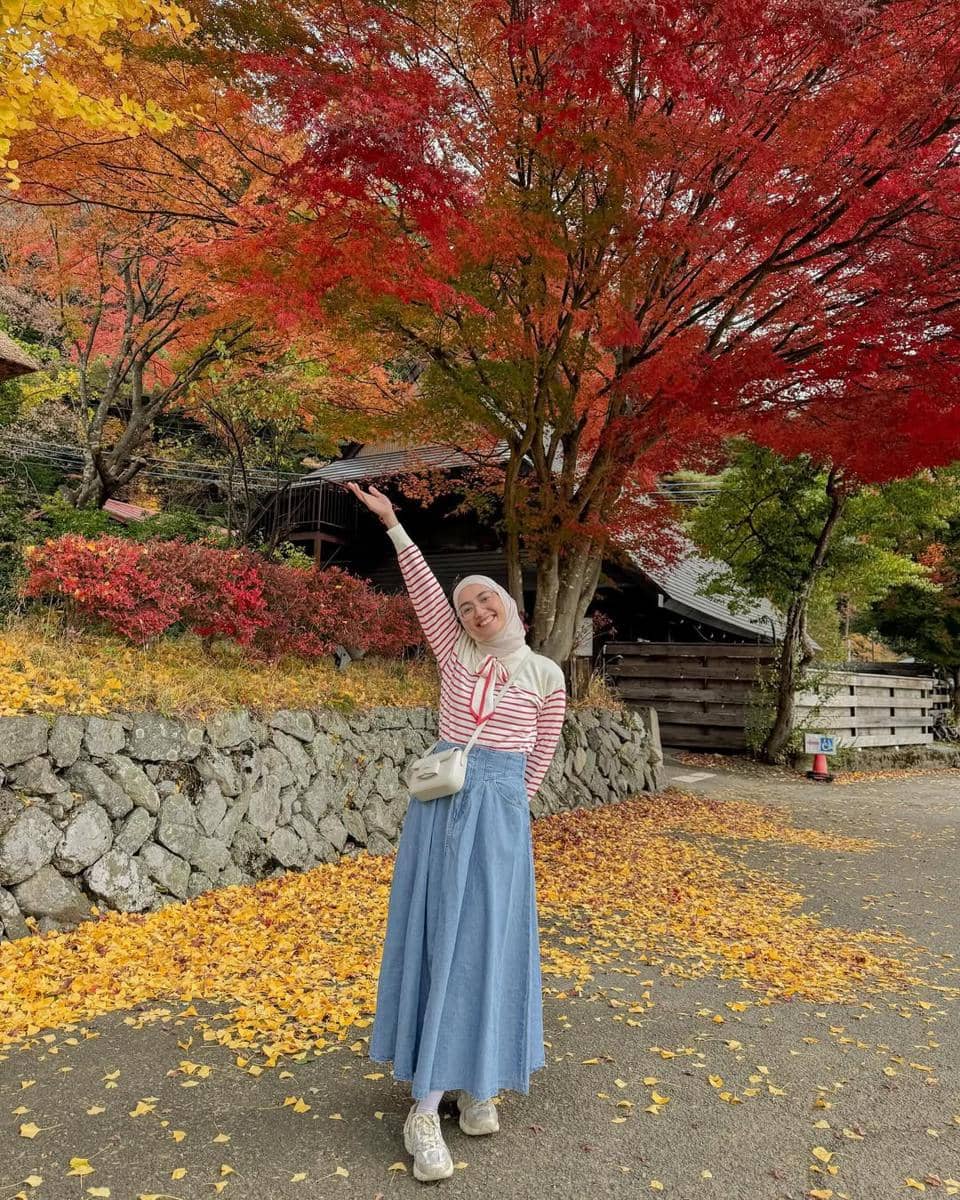 padu padan knitwear ala Mega Iskanti