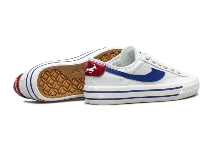 foto sepatu biru Compass