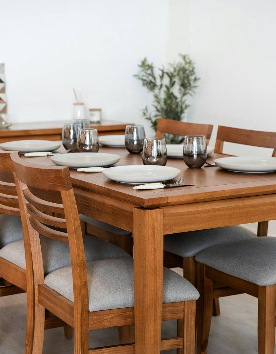 ilustrasi meja makan 