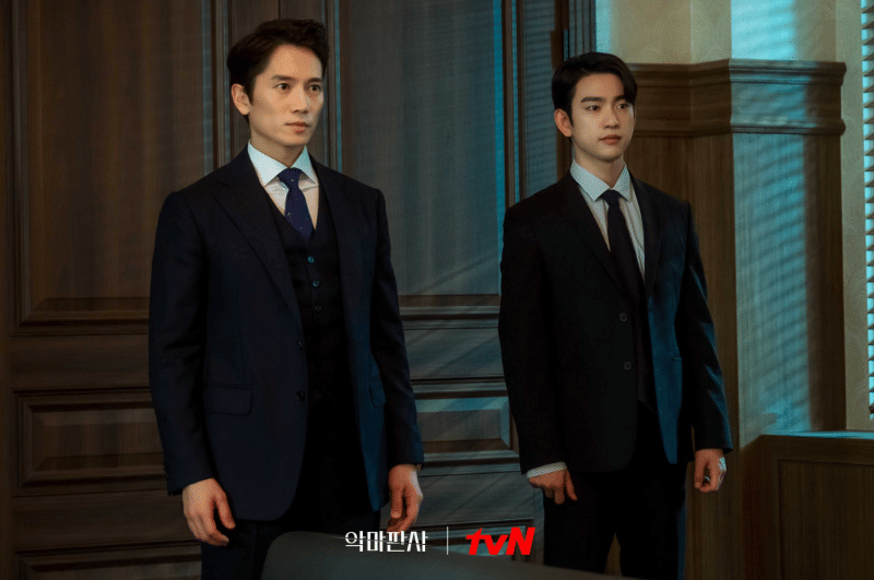 Ji Sung dan Park Jin Young di drama The Devil Judge