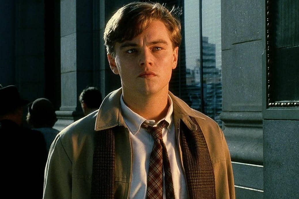 Leonardo DiCaprio dalam Catch Me If You Can.