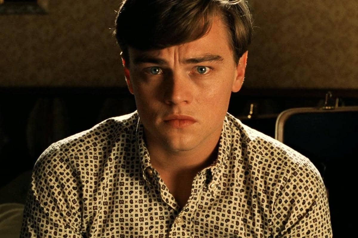 Leonardo DiCaprio dalam Catch Me If You Can.