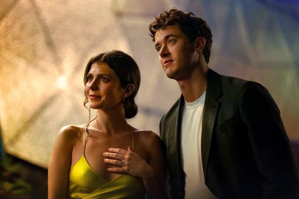 cuplikan film People We Meet On Vacation