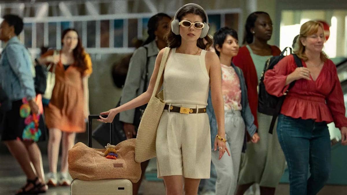 cuplikan film People We Meet On Vacation