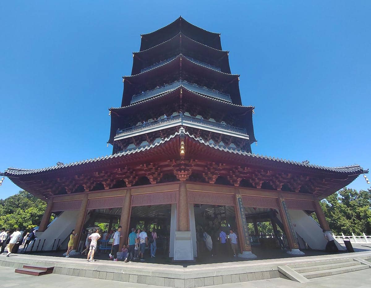potret Leifeng Pagoda