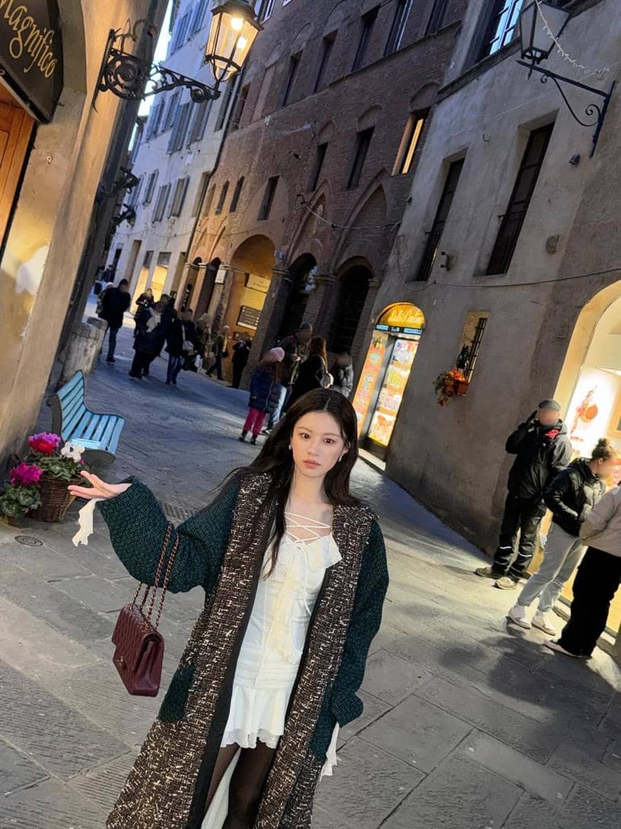 inspirasi outfit edgy look ala Go Youn Jung