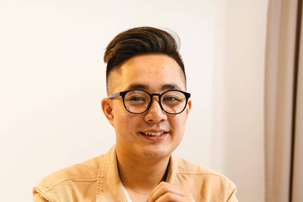 ilustrasi model rambut pria pendek Korea