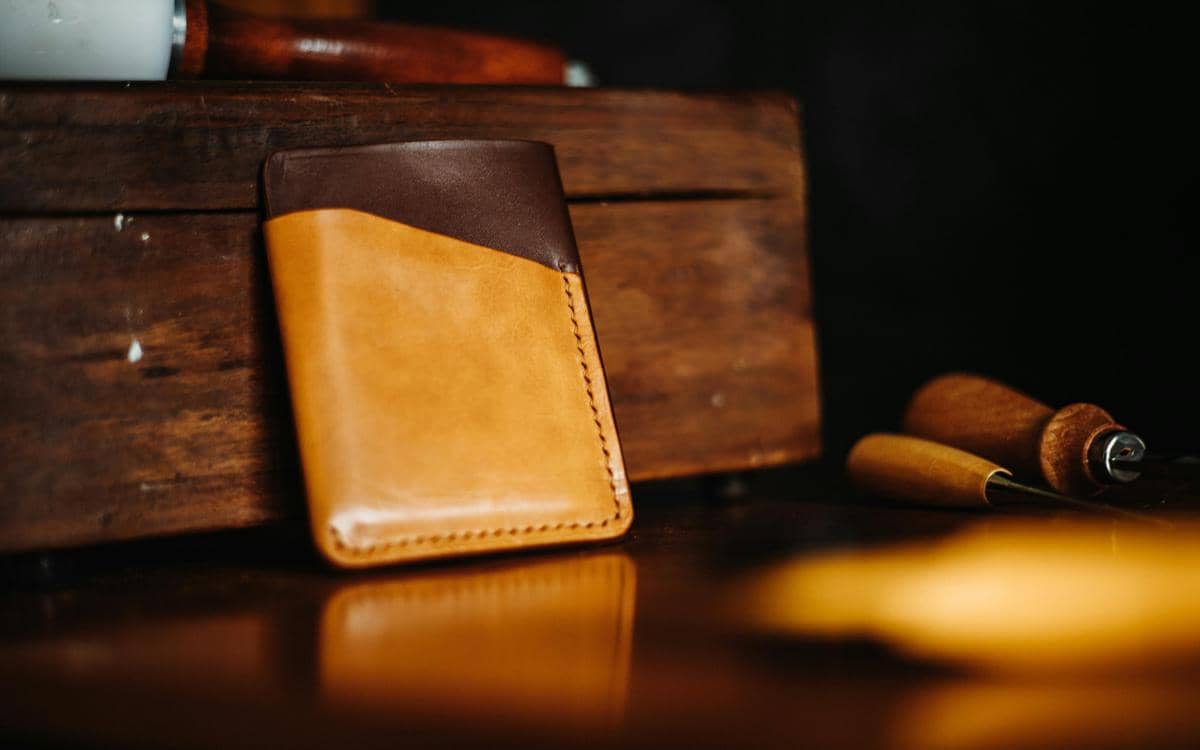 ilustrasi dompet pria