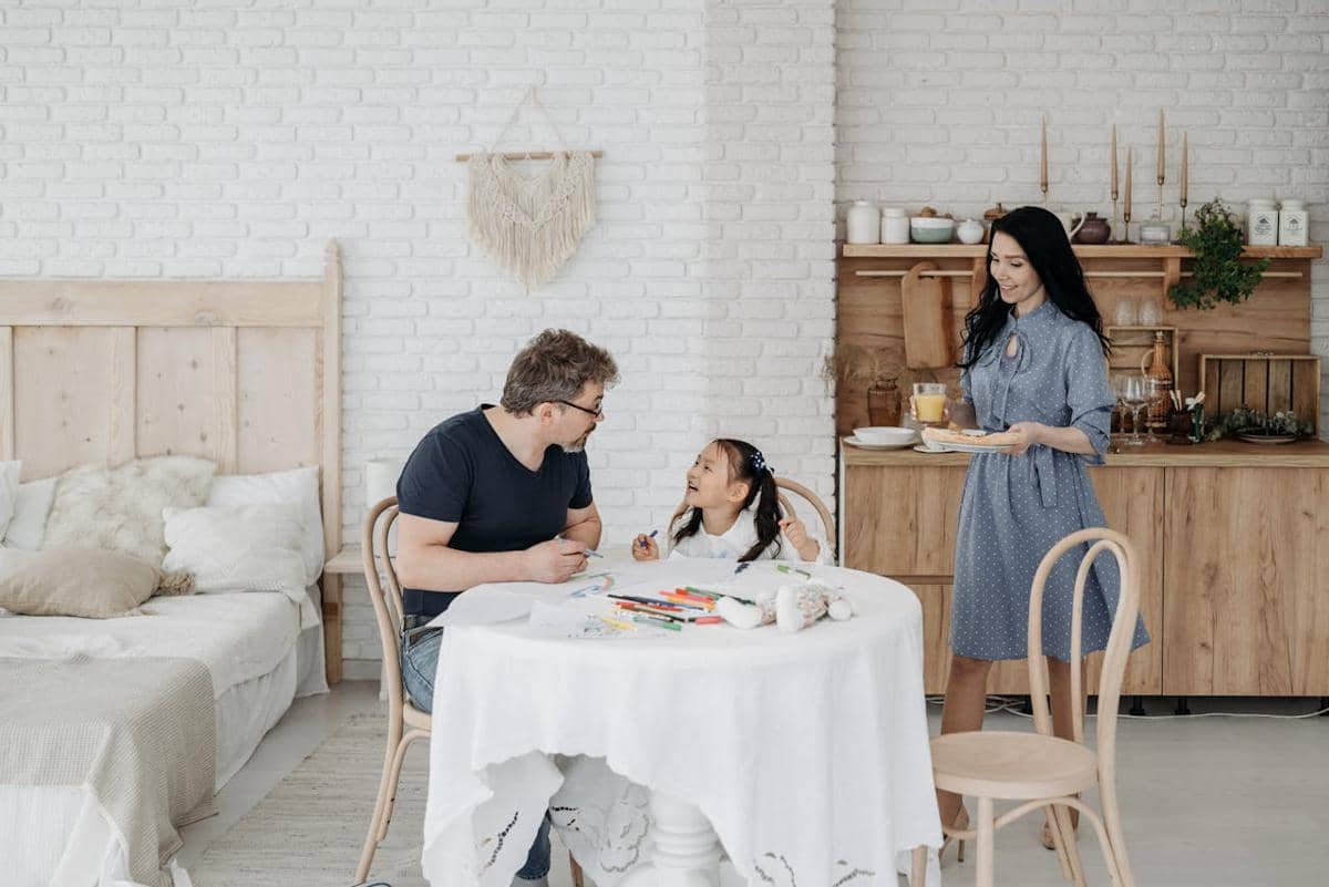 ilustrasi orang tua dan anak