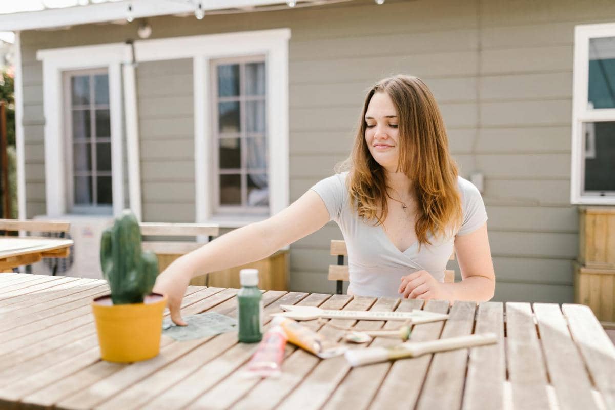 Ilustrasi cewek kreatif