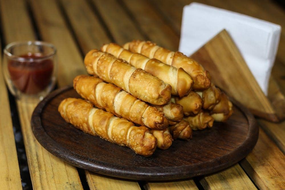 ilustrasi cream cheese rolls