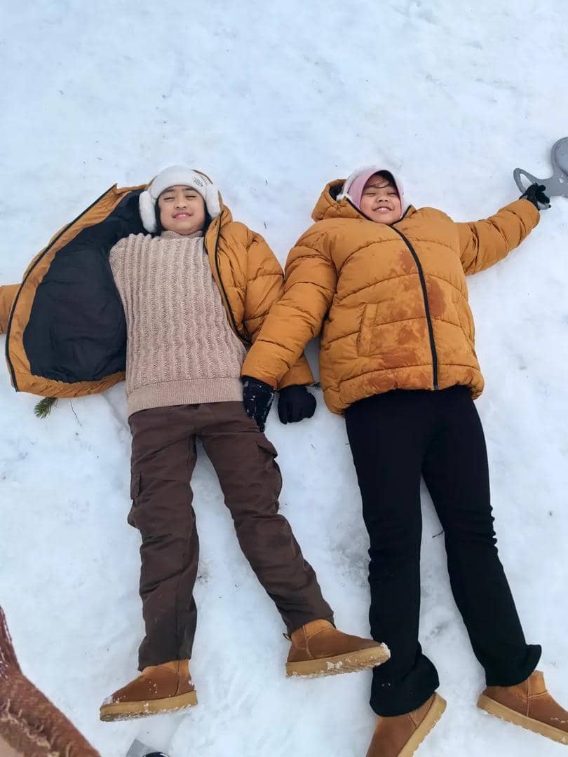 Ory Vitrio membawa kedua putrinya main salju di Turki