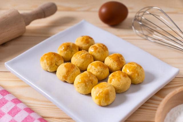 ilustrasi kue ong lei 