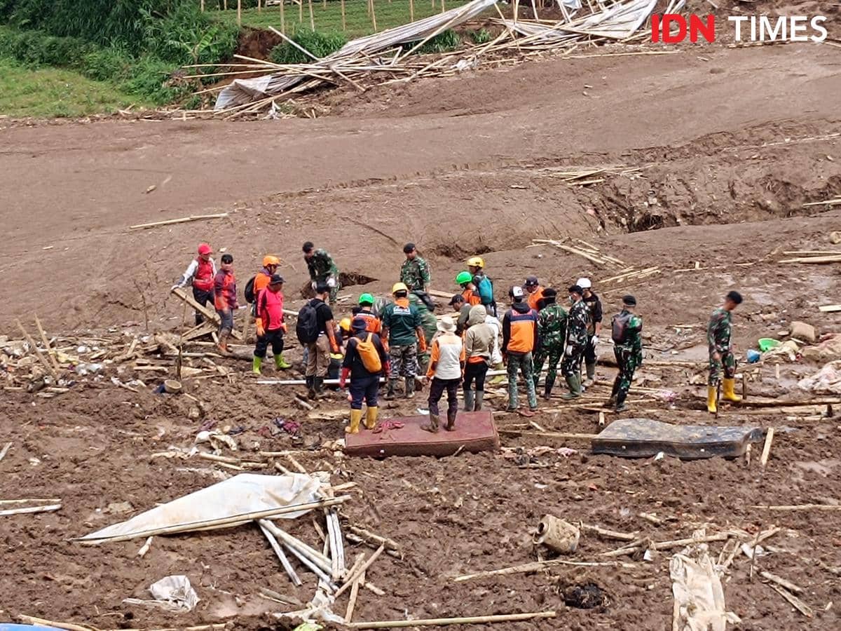 TNI AL Kerahkan 200 Marinir Cari 19 Prajurit Tertimbun Longsor Cisarua