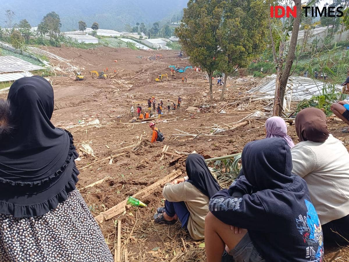 Pencarian korban longsor Pasirlangu, Cisarua, Kabupaten Bandung Barat. IDN Times/Debbie Sutrisno