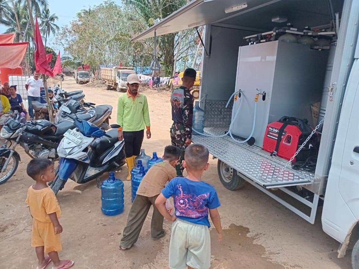 Kemenko Polkam terjunkan mobil Water Treatment untuk korban banjir Sumatera dan Aceh. 