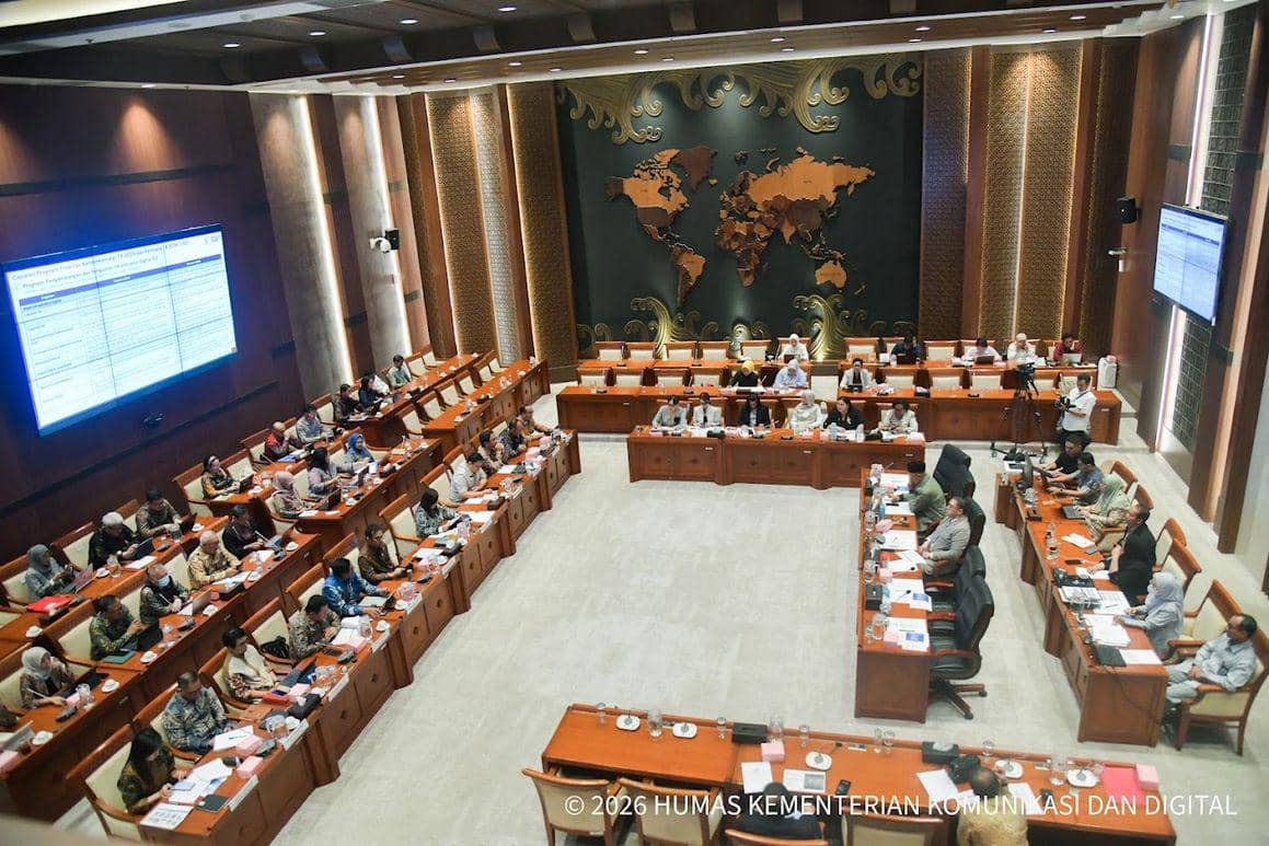 Menkomdigi Meutya Hafid dalam Rapat Kerja bersama Komisi I DPR RI, di Gedung Nusantara II DPR RI, Komplek Parlemen, Senayan, Jakarta Pusat, Senin (26/01/2026). (Komdigi/Pey HS)