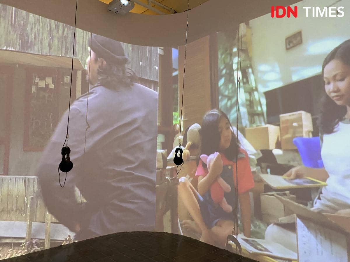 suasana pameran “Musik Miles Films: 30 Tahun Mendengar Terdengar” di Lokananta